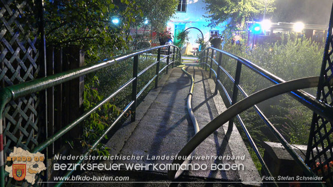 20220812 Großbrand mitten im Ortszentrum von Klausen-Leopoldsdorf   Foto: Stefan Schneider BFKDO BADEN