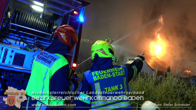 20220812 Großbrand mitten im Ortszentrum von Klausen-Leopoldsdorf   Foto: Stefan Schneider BFKDO BADEN