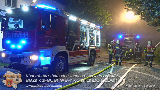 20220812 Großbrand mitten im Ortszentrum von Klausen-Leopoldsdorf   Foto: Stefan Schneider BFKDO BADEN