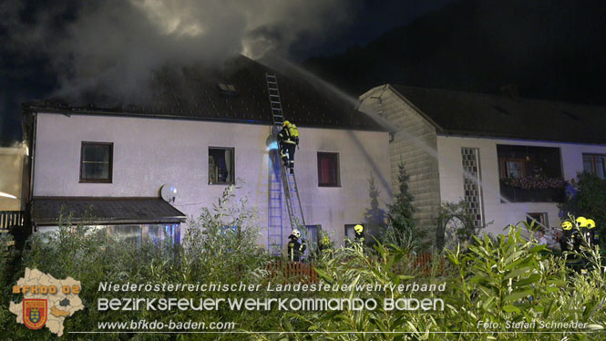 20220812 Großbrand mitten im Ortszentrum von Klausen-Leopoldsdorf   Foto: Stefan Schneider BFKDO BADEN