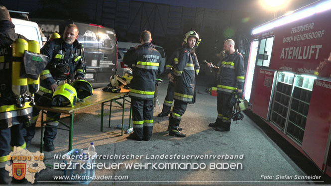 20220812 Großbrand mitten im Ortszentrum von Klausen-Leopoldsdorf   Foto: Stefan Schneider BFKDO BADEN