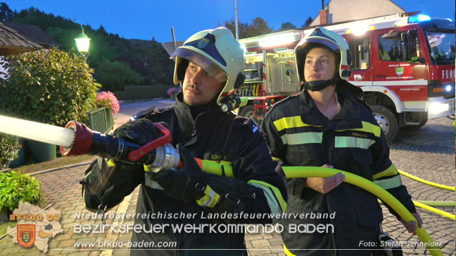 20220812 Großbrand mitten im Ortszentrum von Klausen-Leopoldsdorf   Foto: Stefan Schneider BFKDO BADEN
