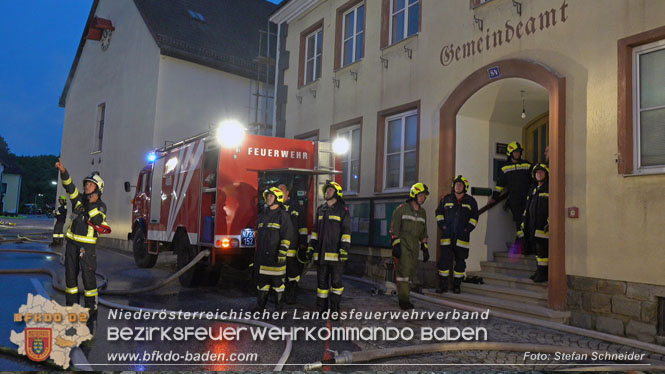20220812 Großbrand mitten im Ortszentrum von Klausen-Leopoldsdorf   Foto: Stefan Schneider BFKDO BADEN