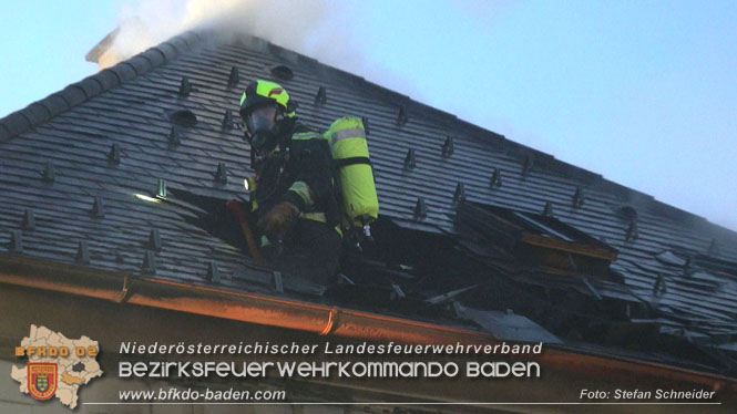 20220812 Großbrand mitten im Ortszentrum von Klausen-Leopoldsdorf   Foto: Stefan Schneider BFKDO BADEN