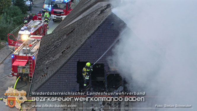 20220812 Großbrand mitten im Ortszentrum von Klausen-Leopoldsdorf   Foto: Stefan Schneider BFKDO BADEN