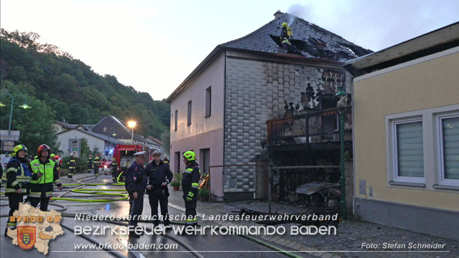 20220812 Großbrand mitten im Ortszentrum von Klausen-Leopoldsdorf   Foto: Stefan Schneider BFKDO BADEN