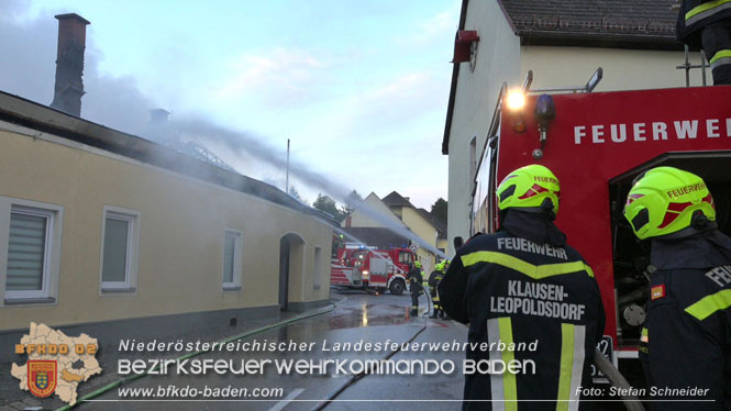 20220812 Großbrand mitten im Ortszentrum von Klausen-Leopoldsdorf   Foto: Stefan Schneider BFKDO BADEN