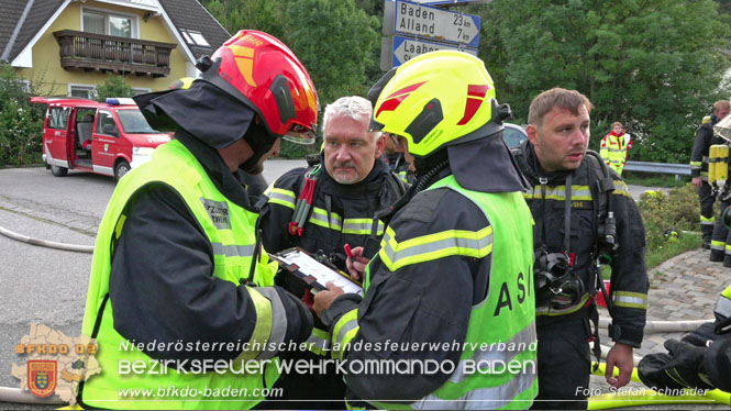 20220812 Großbrand mitten im Ortszentrum von Klausen-Leopoldsdorf   Foto: Stefan Schneider BFKDO BADEN