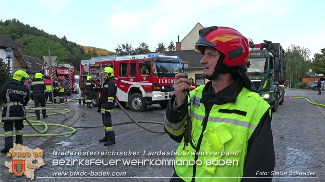 20220812 Großbrand mitten im Ortszentrum von Klausen-Leopoldsdorf   Foto: Stefan Schneider BFKDO BADEN