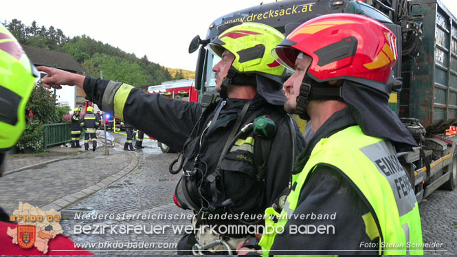 20220812 Großbrand mitten im Ortszentrum von Klausen-Leopoldsdorf   Foto: Stefan Schneider BFKDO BADEN