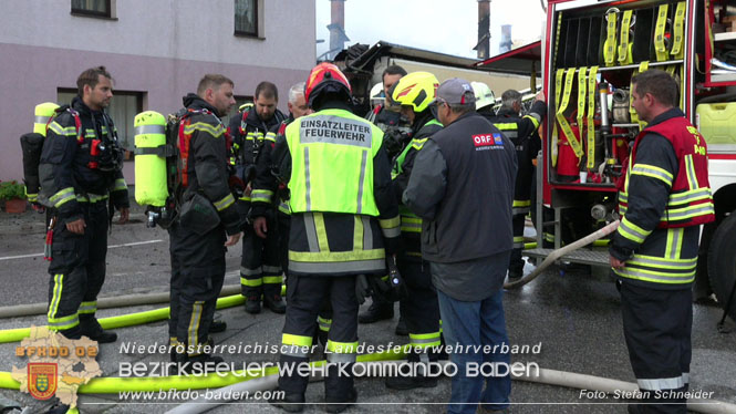 20220812 Großbrand mitten im Ortszentrum von Klausen-Leopoldsdorf   Foto: Stefan Schneider BFKDO BADEN