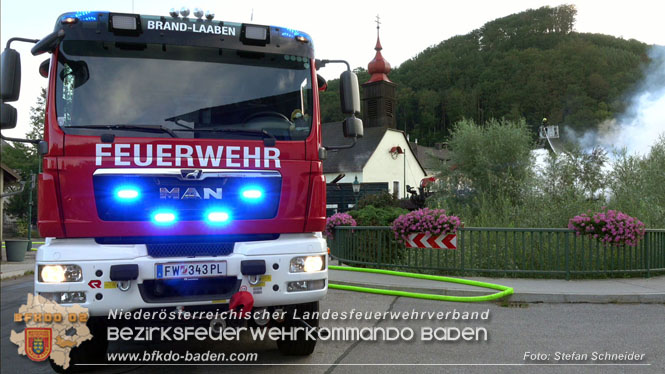 20220812 Großbrand mitten im Ortszentrum von Klausen-Leopoldsdorf   Foto: Stefan Schneider BFKDO BADEN