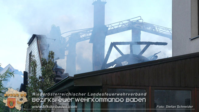 20220812 Großbrand mitten im Ortszentrum von Klausen-Leopoldsdorf   Foto: Stefan Schneider BFKDO BADEN