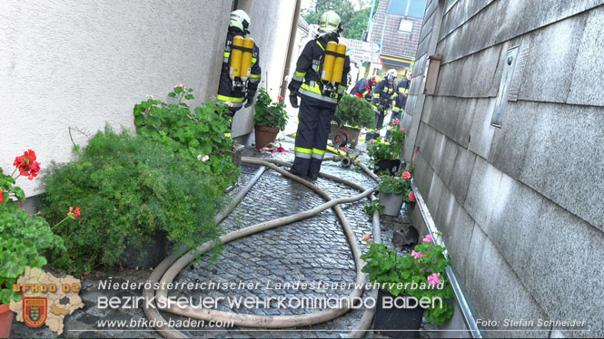 20220812 Großbrand mitten im Ortszentrum von Klausen-Leopoldsdorf   Foto: Stefan Schneider BFKDO BADEN