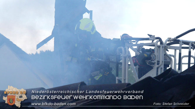 20220812 Großbrand mitten im Ortszentrum von Klausen-Leopoldsdorf   Foto: Stefan Schneider BFKDO BADEN
