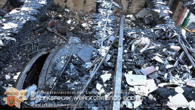 20220812 Großbrand mitten im Ortszentrum von Klausen-Leopoldsdorf   Foto: Stefan Schneider BFKDO BADEN