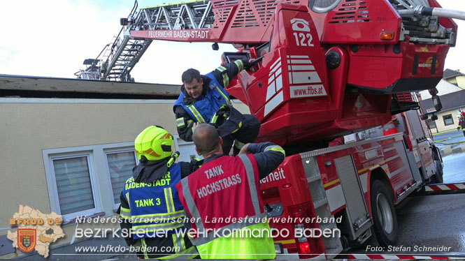 20220812 Großbrand mitten im Ortszentrum von Klausen-Leopoldsdorf   Foto: Stefan Schneider BFKDO BADEN