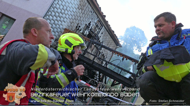 20220812 Großbrand mitten im Ortszentrum von Klausen-Leopoldsdorf   Foto: Stefan Schneider BFKDO BADEN