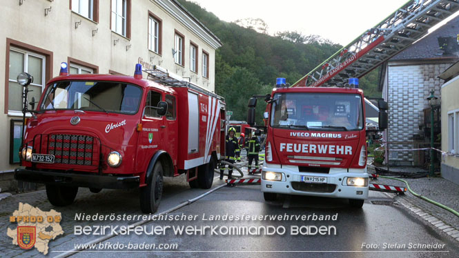 20220812 Großbrand mitten im Ortszentrum von Klausen-Leopoldsdorf   Foto: Stefan Schneider BFKDO BADEN
