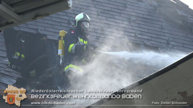 20220812 Großbrand mitten im Ortszentrum von Klausen-Leopoldsdorf   Foto: Stefan Schneider BFKDO BADEN