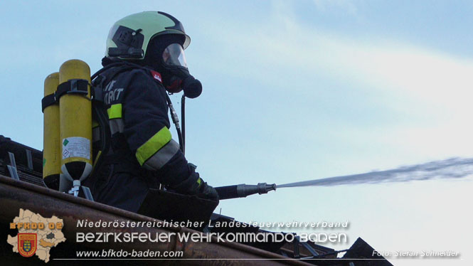 20220812 Großbrand mitten im Ortszentrum von Klausen-Leopoldsdorf   Foto: Stefan Schneider BFKDO BADEN