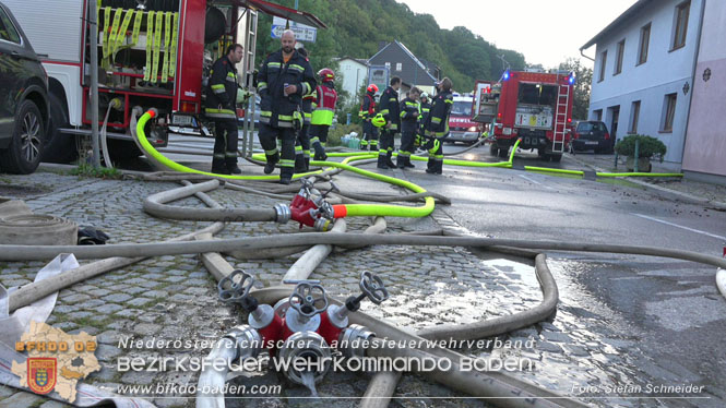 20220812 Großbrand mitten im Ortszentrum von Klausen-Leopoldsdorf   Foto: Stefan Schneider BFKDO BADEN
