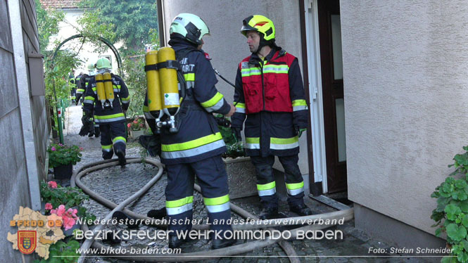 20220812 Großbrand mitten im Ortszentrum von Klausen-Leopoldsdorf   Foto: Stefan Schneider BFKDO BADEN