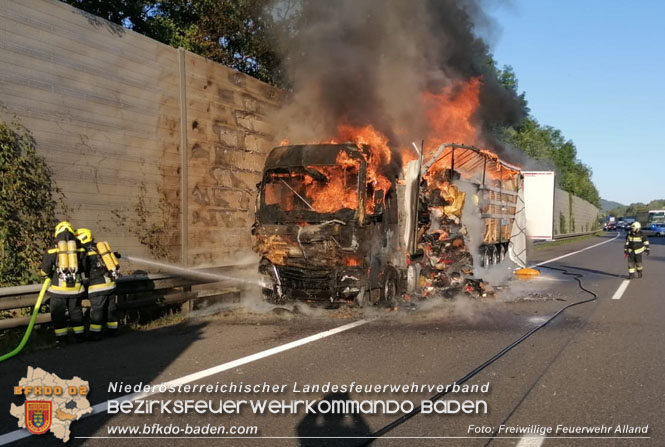 20220817 LKW Brand auf der A21 Höhe Klausen-Leopoldsdorf Foto: Harald Schieder Freiwillige Feuerwehr Alland 20220817 LKW Brand auf der A21 Höhe Klausen-Leopoldsdorf Foto: Harald Schieder Freiwillige Feuerwehr Alland