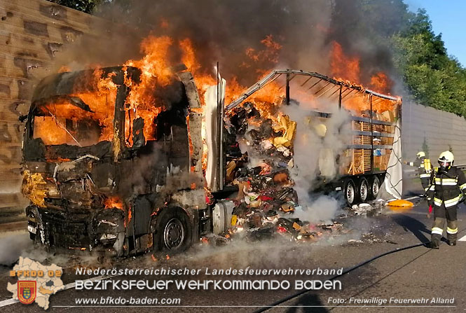 20220817 LKW Brand auf der A21 Höhe Klausen-Leopoldsdorf Foto: Harald Schieder Freiwillige Feuerwehr Alland 20220817 LKW Brand auf der A21 Höhe Klausen-Leopoldsdorf Foto: Harald Schieder Freiwillige Feuerwehr Alland