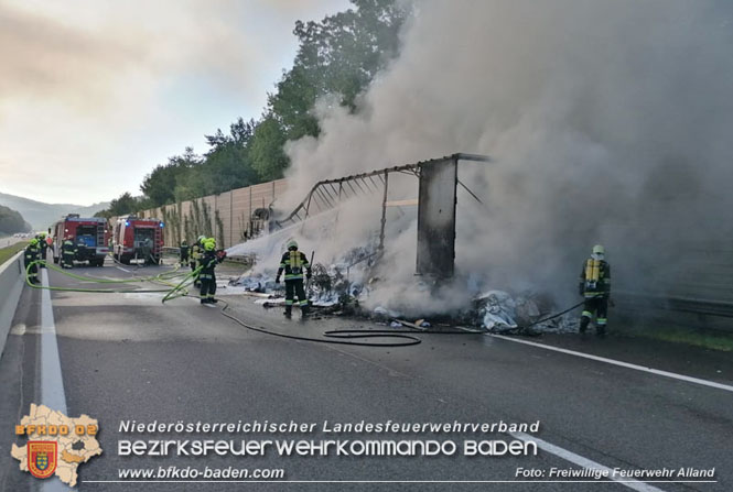 20220817 LKW Brand auf der A21 Höhe Klausen-Leopoldsdorf Foto: Harald Schieder Freiwillige Feuerwehr Alland 20220817 LKW Brand auf der A21 Höhe Klausen-Leopoldsdorf Foto: Harald Schieder Freiwillige Feuerwehr Alland