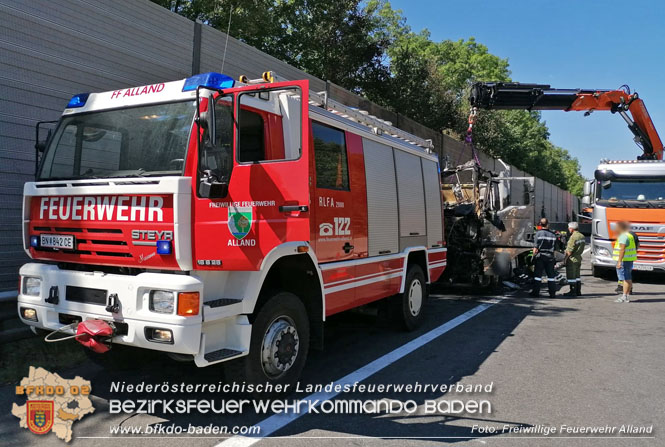 20220817 LKW Brand auf der A21 Höhe Klausen-Leopoldsdorf Foto: Harald Schieder Freiwillige Feuerwehr Alland 20220817 LKW Brand auf der A21 Höhe Klausen-Leopoldsdorf Foto: Harald Schieder Freiwillige Feuerwehr Alland