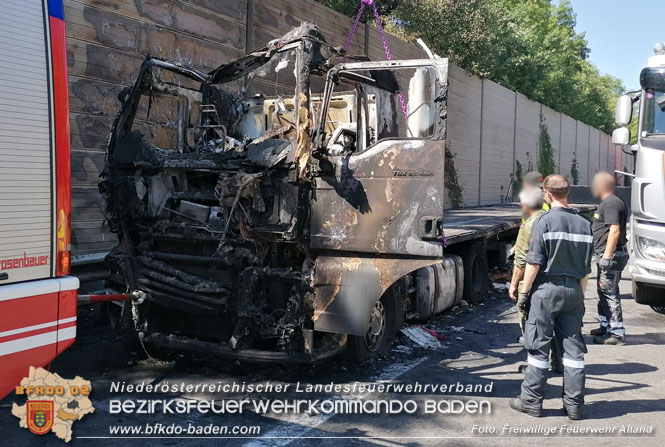 20220817 LKW Brand auf der A21 Höhe Klausen-Leopoldsdorf Foto: Harald Schieder Freiwillige Feuerwehr Alland 20220817 LKW Brand auf der A21 Höhe Klausen-Leopoldsdorf Foto: Harald Schieder Freiwillige Feuerwehr Alland