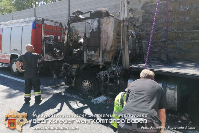 20220817 LKW Brand auf der A21 Höhe Klausen-Leopoldsdorf Foto: Harald Schieder Freiwillige Feuerwehr Alland 20220817 LKW Brand auf der A21 Höhe Klausen-Leopoldsdorf Foto: Harald Schieder Freiwillige Feuerwehr Alland