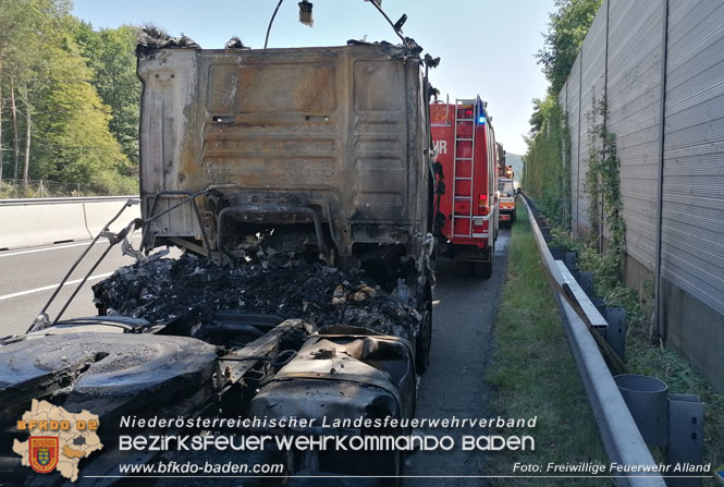 20220817 LKW Brand auf der A21 Höhe Klausen-Leopoldsdorf Foto: Harald Schieder Freiwillige Feuerwehr Alland 20220817 LKW Brand auf der A21 Höhe Klausen-Leopoldsdorf Foto: Harald Schieder Freiwillige Feuerwehr Alland