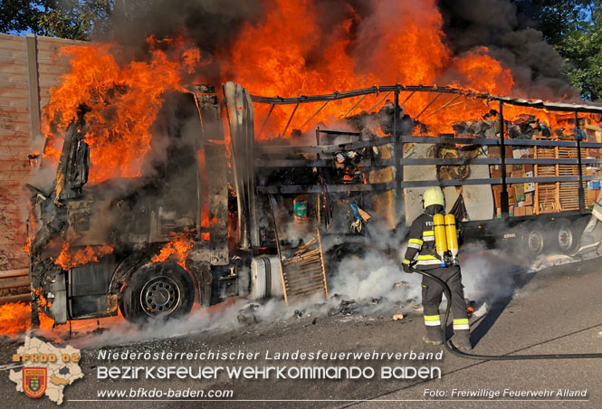 20220817 LKW Brand auf der A21 Höhe Klausen-Leopoldsdorf Foto: Joachim Zagler Freiwillige Feuerwehr Alland 20220817 LKW Brand auf der A21 Höhe Klausen-Leopoldsdorf Foto: Joachim Zagler Freiwillige Feuerwehr Alland