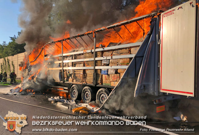 20220817 LKW Brand auf der A21 Höhe Klausen-Leopoldsdorf  Foto: Joachim Zagler Freiwillige Feuerwehr Alland