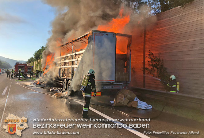 20220817 LKW Brand auf der A21 Höhe Klausen-Leopoldsdorf Foto: Joachim Zagler Freiwillige Feuerwehr Alland 20220817 LKW Brand auf der A21 Höhe Klausen-Leopoldsdorf Foto: Joachim Zagler Freiwillige Feuerwehr Alland