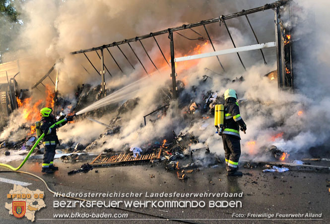 20220817 LKW Brand auf der A21 Höhe Klausen-Leopoldsdorf Foto: Joachim Zagler Freiwillige Feuerwehr Alland 20220817 LKW Brand auf der A21 Höhe Klausen-Leopoldsdorf Foto: Joachim Zagler Freiwillige Feuerwehr Alland