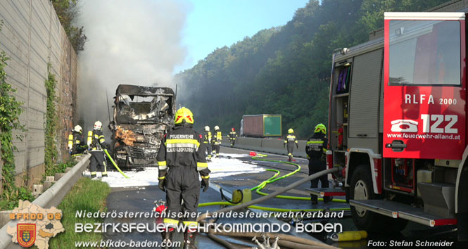 20220817 LKW Brand auf der A21 Höhe Klausen-Leopoldsdorf Foto: Stefan Schneider BFKDO BADEN 20220817 LKW Brand auf der A21 Höhe Klausen-Leopoldsdorf Foto: Stefan Schneider BFKDO BADEN