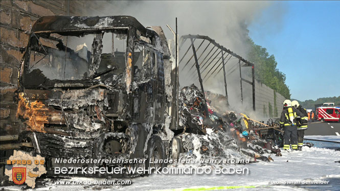 20220817 LKW Brand auf der A21 Höhe Klausen-Leopoldsdorf Foto: Stefan Schneider BFKDO BADEN 20220817 LKW Brand auf der A21 Höhe Klausen-Leopoldsdorf Foto: Stefan Schneider BFKDO BADEN