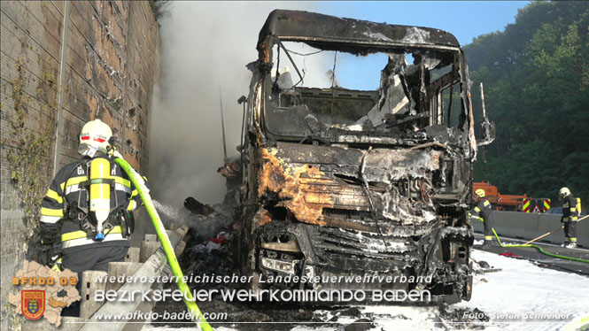 20220817 LKW Brand auf der A21 Höhe Klausen-Leopoldsdorf Foto: Stefan Schneider BFKDO BADEN 20220817 LKW Brand auf der A21 Höhe Klausen-Leopoldsdorf Foto: Stefan Schneider BFKDO BADEN