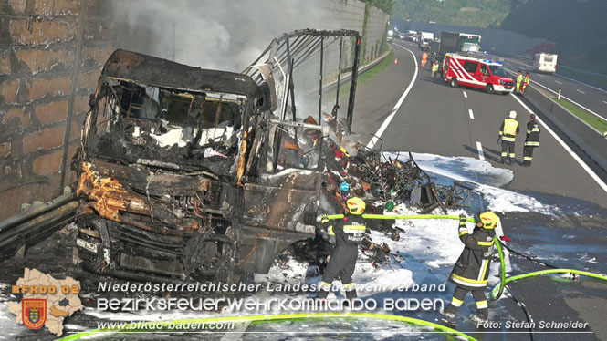 20220817 LKW Brand auf der A21 Höhe Klausen-Leopoldsdorf Foto: Stefan Schneider BFKDO BADEN 20220817 LKW Brand auf der A21 Höhe Klausen-Leopoldsdorf Foto: Stefan Schneider BFKDO BADEN