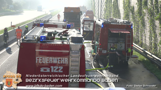 20220817 LKW Brand auf der A21 Höhe Klausen-Leopoldsdorf Foto: Stefan Schneider BFKDO BADEN 20220817 LKW Brand auf der A21 Höhe Klausen-Leopoldsdorf Foto: Stefan Schneider BFKDO BADEN