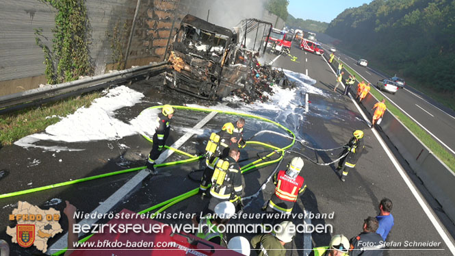 20220817 LKW Brand auf der A21 Höhe Klausen-Leopoldsdorf Foto: Stefan Schneider BFKDO BADEN 20220817 LKW Brand auf der A21 Höhe Klausen-Leopoldsdorf Foto: Stefan Schneider BFKDO BADEN