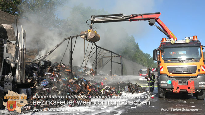 20220817 LKW Brand auf der A21 Höhe Klausen-Leopoldsdorf Foto: Stefan Schneider BFKDO BADEN 20220817 LKW Brand auf der A21 Höhe Klausen-Leopoldsdorf Foto: Stefan Schneider BFKDO BADEN