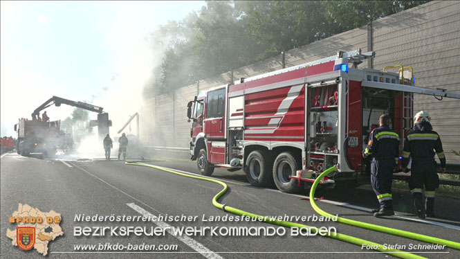 20220817 LKW Brand auf der A21 Höhe Klausen-Leopoldsdorf Foto: Stefan Schneider BFKDO BADEN 20220817 LKW Brand auf der A21 Höhe Klausen-Leopoldsdorf Foto: Stefan Schneider BFKDO BADEN