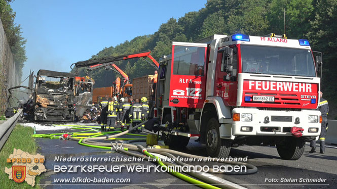 20220817 LKW Brand auf der A21 Höhe Klausen-Leopoldsdorf Foto: Stefan Schneider BFKDO BADEN 20220817 LKW Brand auf der A21 Höhe Klausen-Leopoldsdorf Foto: Stefan Schneider BFKDO BADEN