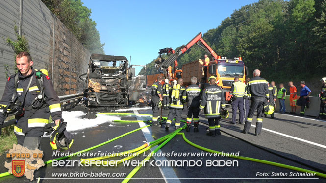 20220817 LKW Brand auf der A21 Höhe Klausen-Leopoldsdorf Foto: Stefan Schneider BFKDO BADEN 20220817 LKW Brand auf der A21 Höhe Klausen-Leopoldsdorf Foto: Stefan Schneider BFKDO BADEN