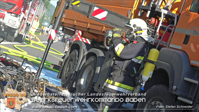 20220817 LKW Brand auf der A21 Höhe Klausen-Leopoldsdorf Foto: Stefan Schneider BFKDO BADEN 20220817 LKW Brand auf der A21 Höhe Klausen-Leopoldsdorf Foto: Stefan Schneider BFKDO BADEN