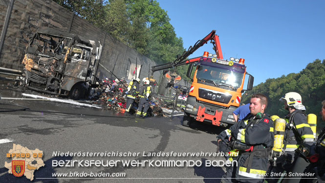 20220817 LKW Brand auf der A21 Höhe Klausen-Leopoldsdorf Foto: Stefan Schneider BFKDO BADEN 20220817 LKW Brand auf der A21 Höhe Klausen-Leopoldsdorf Foto: Stefan Schneider BFKDO BADEN